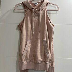Small Hoodie in great condition cod shoulder